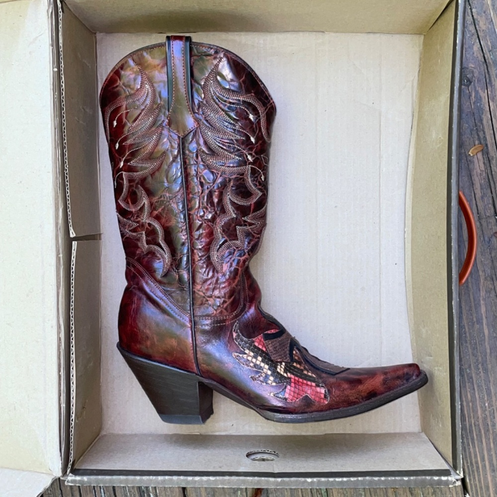 NIB NWOT Stetson Handmade Western Boots (Python with Wing & Cross Overlay) - Picture 12 of 15